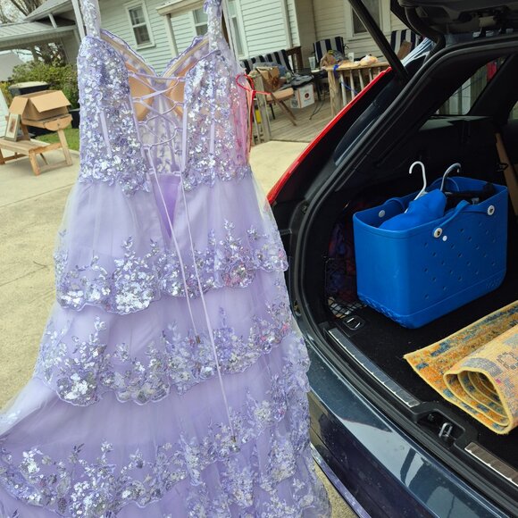 Kissprom formal - Picture 2 of 2